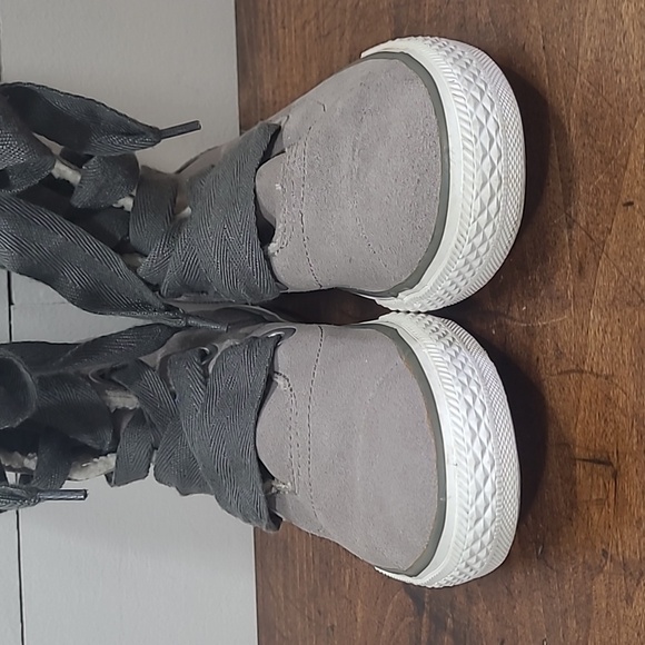 EUC Converse Sneaker Women's sz 7Chuck Taylor Beverly Grey Suede High Top - Picture 5 of 10